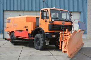 Mercedes SK 2031 4x4x4 Schmidt CJS9 airport sweeper snow plough